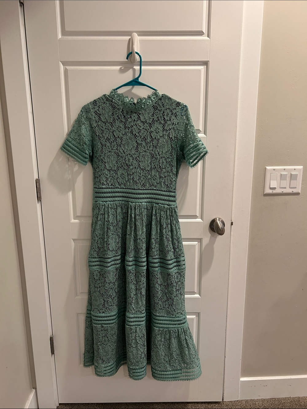 Women's Lace Midi Dress (Size M)